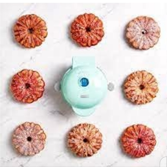 đź’ĄNEW MINI BUNDT CAKE MAKER | Color Aqua | Brand Dashđź’Ą - Picture 2 of 8